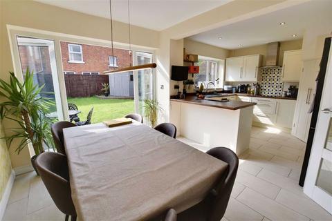 43 Columbia Drive, Lower Wick, Worcester, WR2 4DB