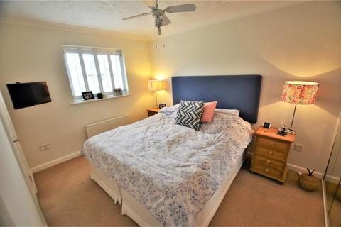 24 Old School Close, Caversfield, Bicester, OX27 8TW