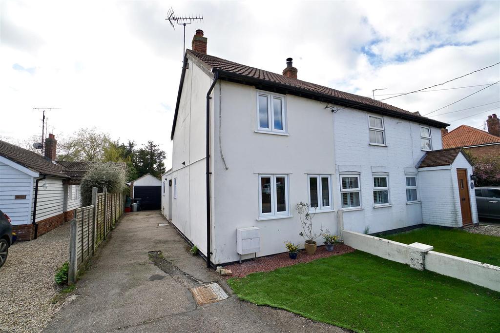 Bradfield, Manningtree 2 bed semidetached house £270,000