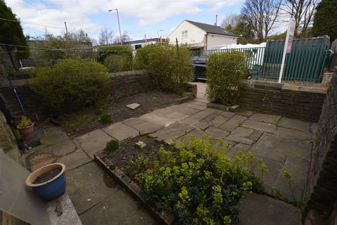 8 Breaks Road, Low Moor, Bradford, BD12 0HT