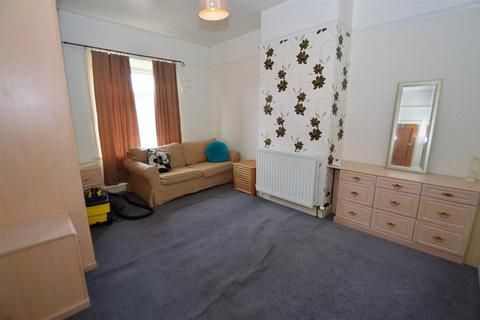 8 Breaks Road, Low Moor, Bradford, BD12 0HT