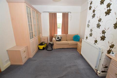 8 Breaks Road, Low Moor, Bradford, BD12 0HT