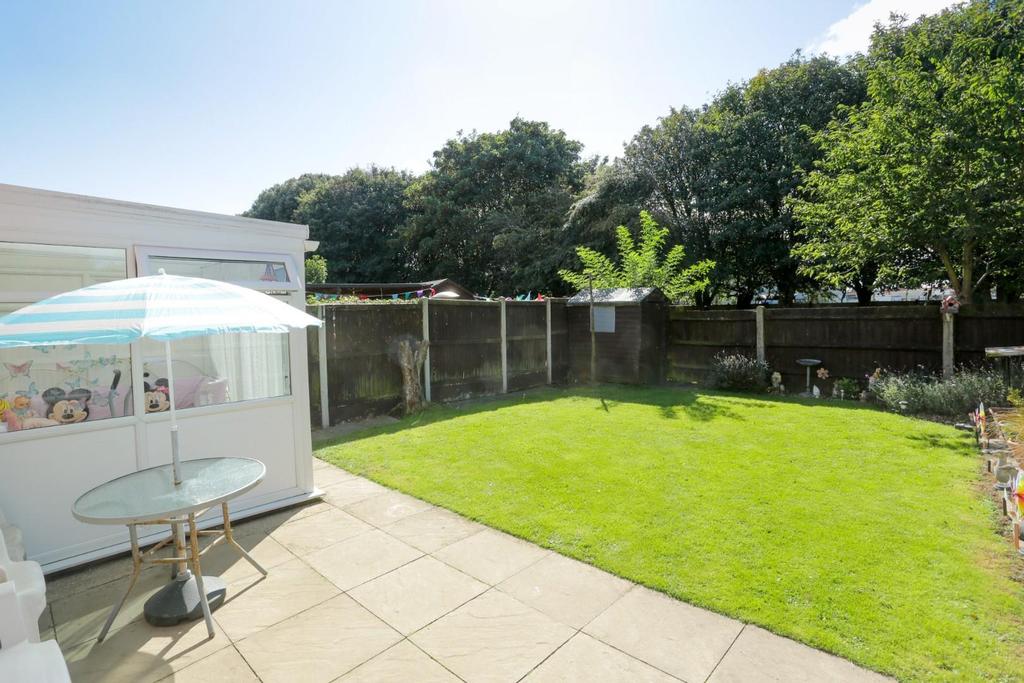 Chestnut Drive, Broadstairs 4 bed semidetached house £299,995