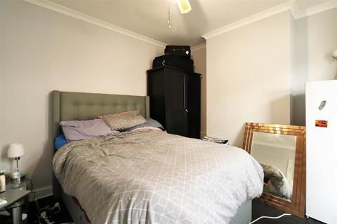6 Lyndon Road, Belvedere, DA17 5AU
