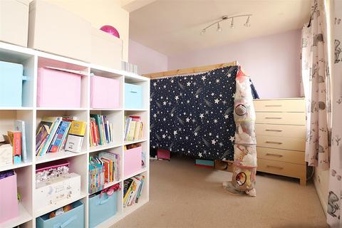 24 Hurst Road, Erith, DA8 3EG