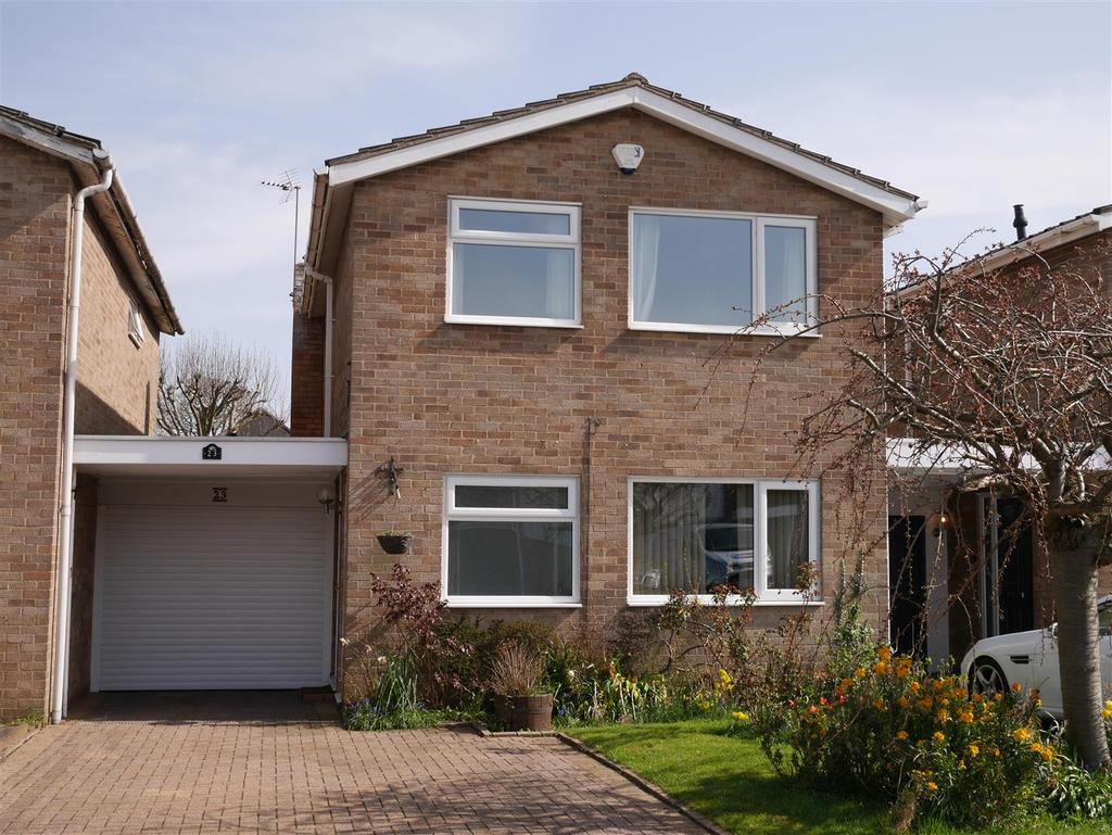 Wharton Avenue, Solihull 3 bed link detached house £300,000