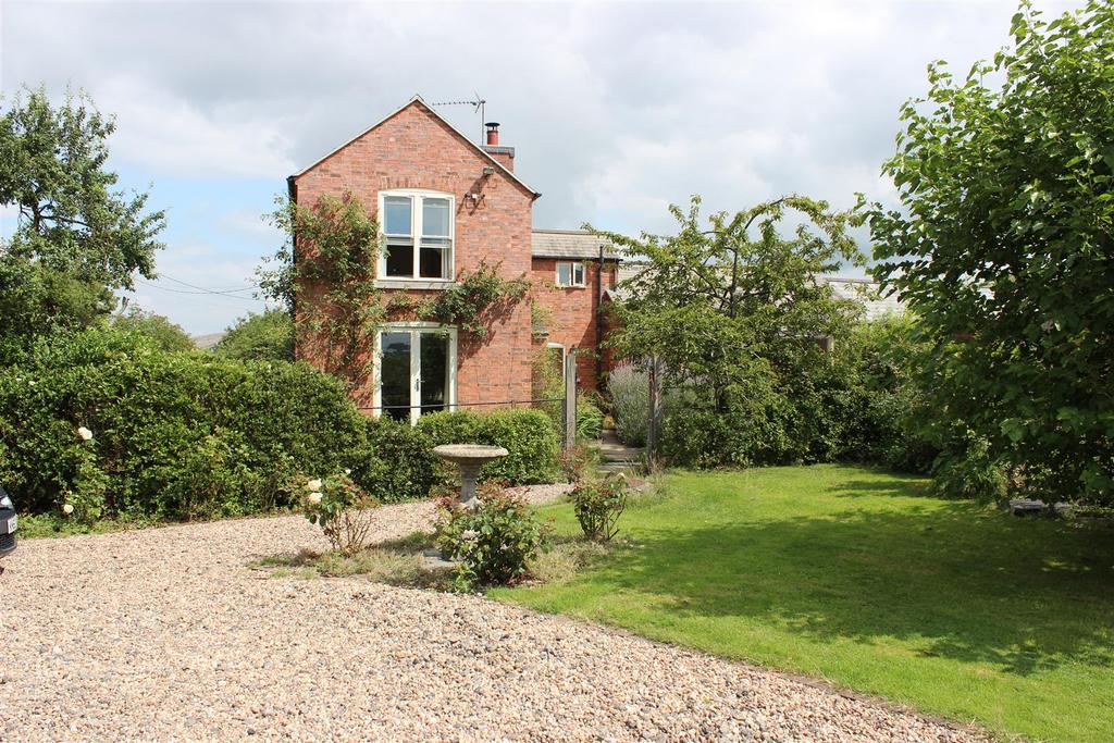 Sawbridge, Rugby, Warwickshire 3 bed cottage - £900,000