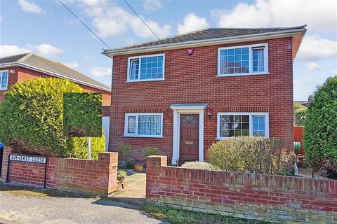 3 Amherst Close, Margate, CT9 3QZ