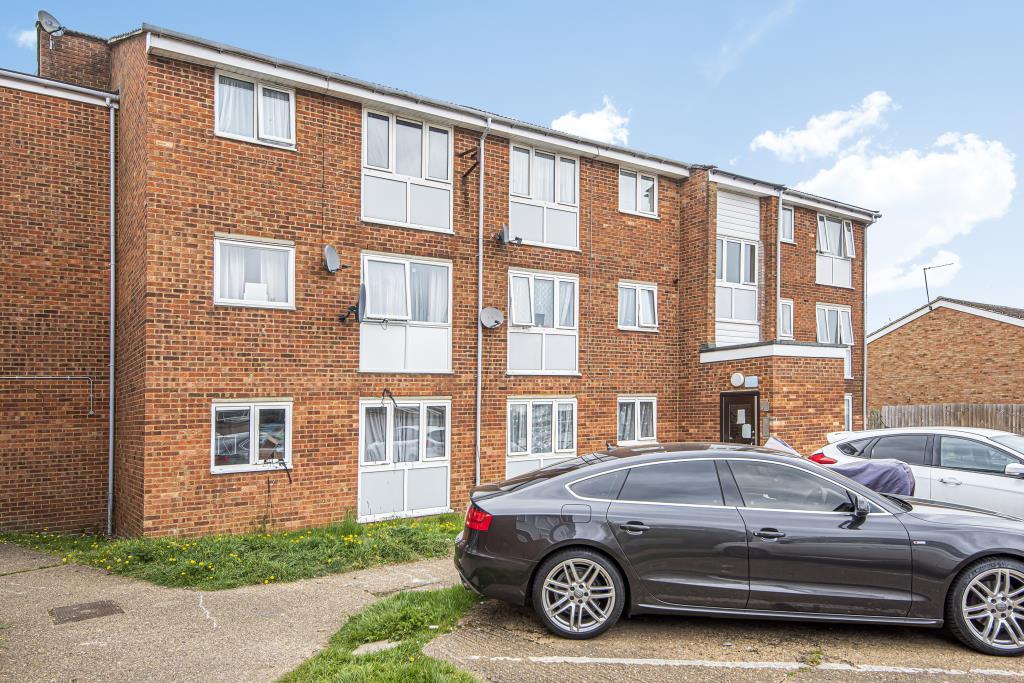 Hemel Hempstead, Hertfordshire, HP2 2 bed block of apartments £215,000