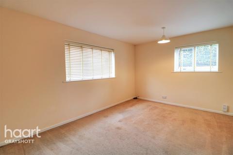 7 Avenue Road, Grayshott, Hindhead, GU26 6LZ