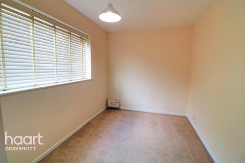 7 Avenue Road, Grayshott, Hindhead, GU26 6LZ
