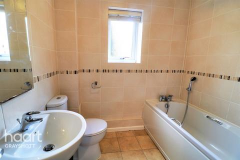 7 Avenue Road, Grayshott, Hindhead, GU26 6LZ