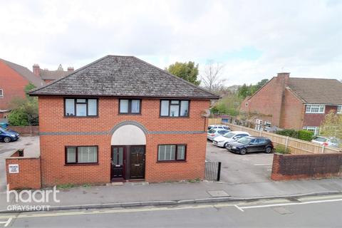 7 Avenue Road, Grayshott, Hindhead, GU26 6LZ