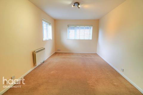 7 Avenue Road, Grayshott, Hindhead, GU26 6LZ