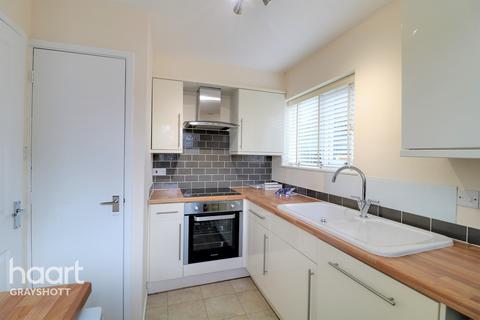 7 Avenue Road, Grayshott, Hindhead, GU26 6LZ