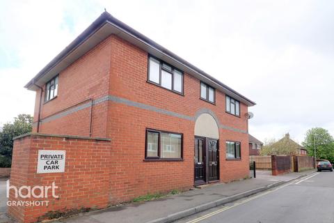 7 Avenue Road, Grayshott, Hindhead, GU26 6LZ