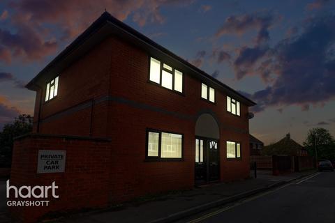 7 Avenue Road, Grayshott, Hindhead, GU26 6LZ