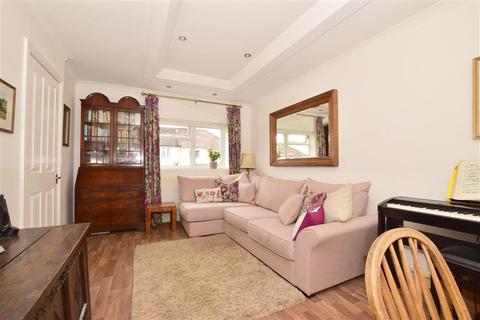 18 Wealden Close, Crowborough, TN6 2ST