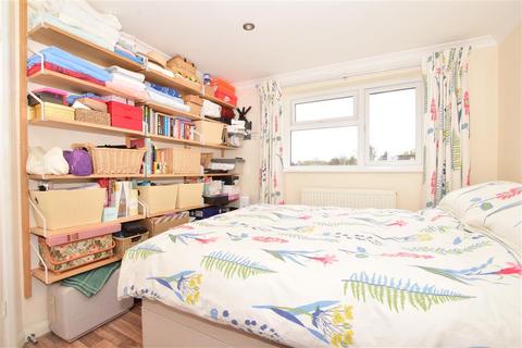 18 Wealden Close, Crowborough, TN6 2ST