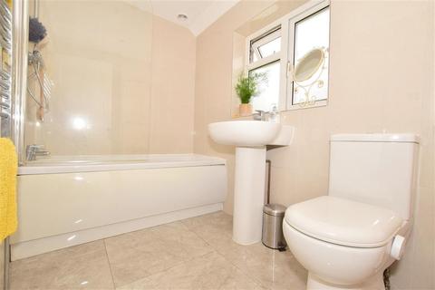 18 Wealden Close, Crowborough, TN6 2ST