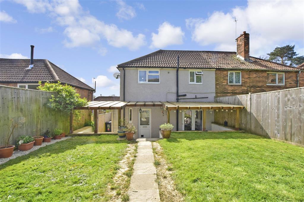 Wealden Close, Crowborough, East Sussex 3 bed semidetached house £