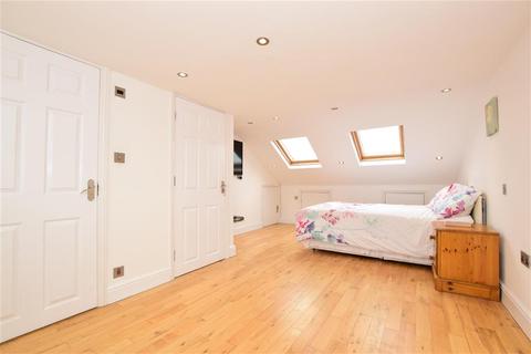 103 Gordon Road, Ilford, IG1 1TA