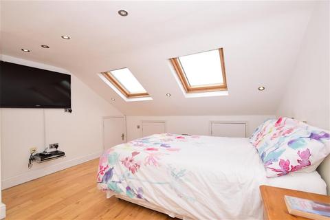 103 Gordon Road, Ilford, IG1 1TA