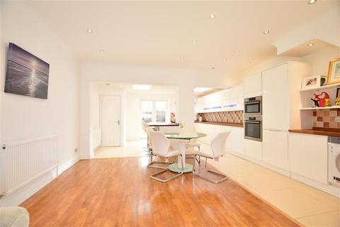 103 Gordon Road, Ilford, IG1 1TA