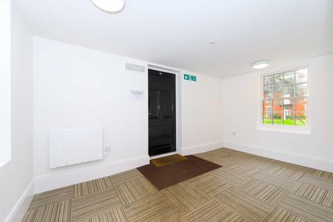 2 bedroom flat to rent, Dartford Court, Epsom