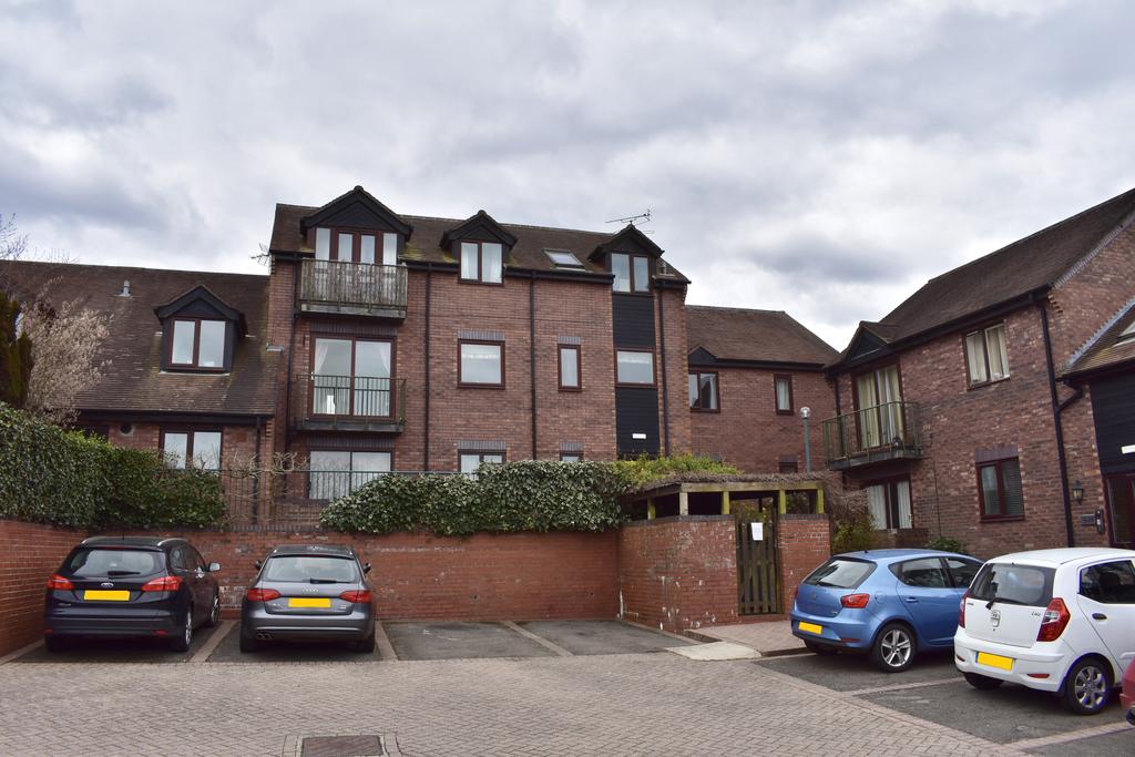 St Lawrence Square, Hungerford RG17 2 bed apartment £215,000