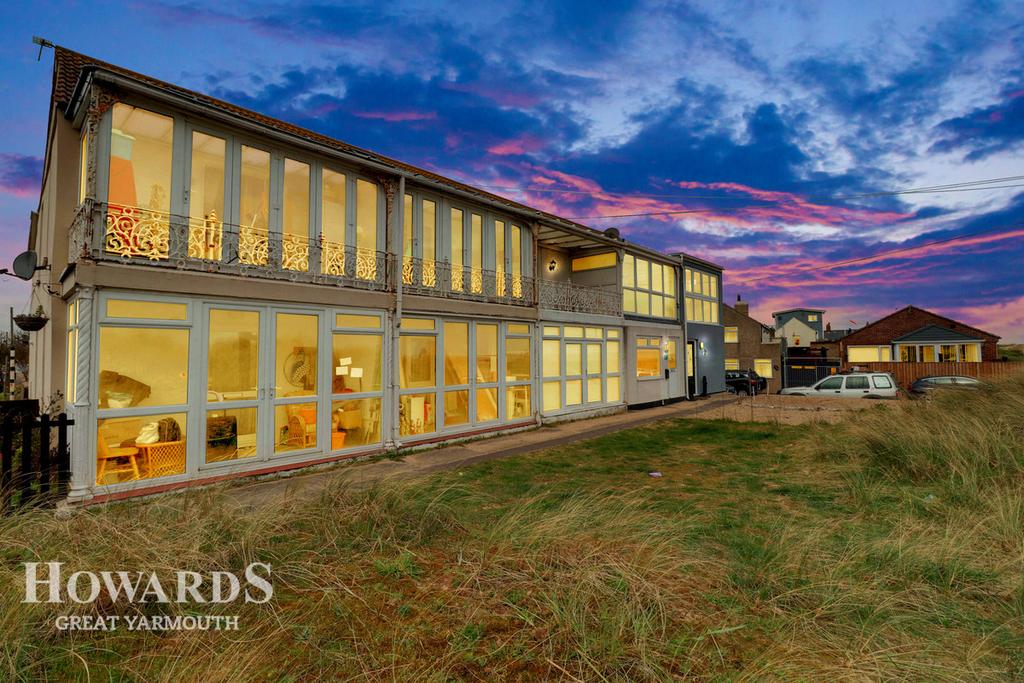 Beach Road, CaisterOnSea 3 bed terraced house for sale £180,000