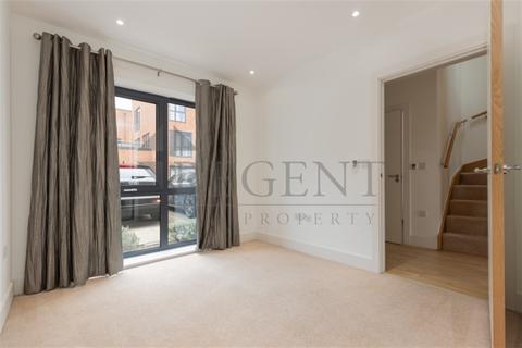 5 Pipit Drive, London, SW15 3AP