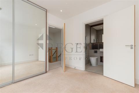 5 Pipit Drive, London, SW15 3AP