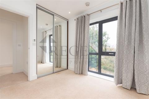 5 Pipit Drive, London, SW15 3AP