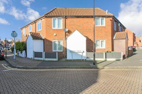 32 Linton Gardens, London, E6 5SQ