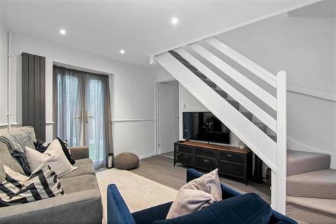 32 Linton Gardens, London, E6 5SQ