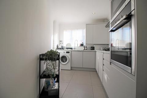 32 Linton Gardens, London, E6 5SQ