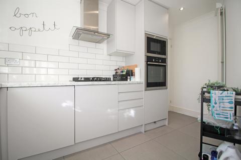 32 Linton Gardens, London, E6 5SQ