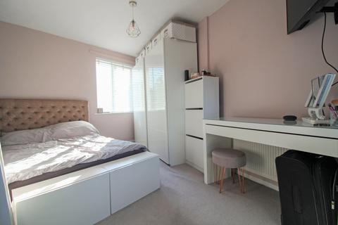32 Linton Gardens, London, E6 5SQ