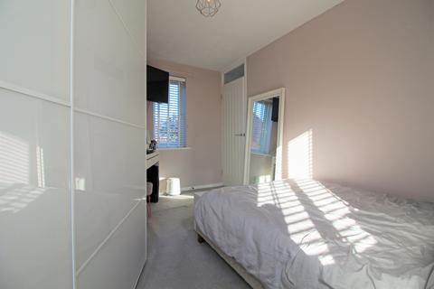 32 Linton Gardens, London, E6 5SQ