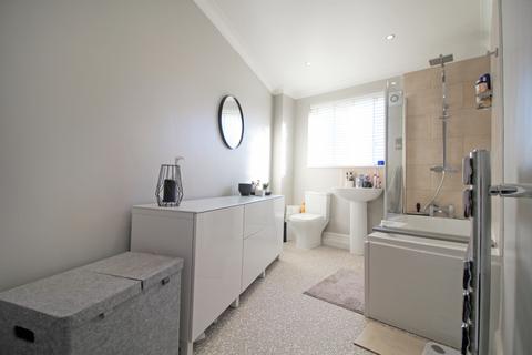 32 Linton Gardens, London, E6 5SQ