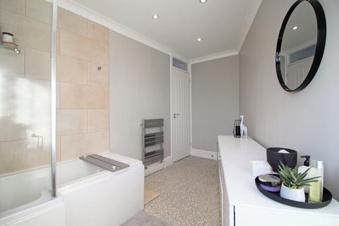 32 Linton Gardens, London, E6 5SQ