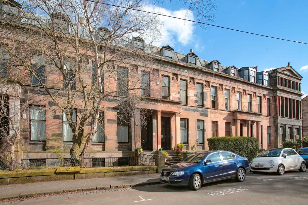 Oakfield Avenue, Glasgow West End 2 bed flat £225,000