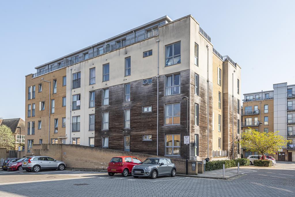 Domus Court, Edgware, HA8 1 bed apartment £1,200 pcm (£277 pw)