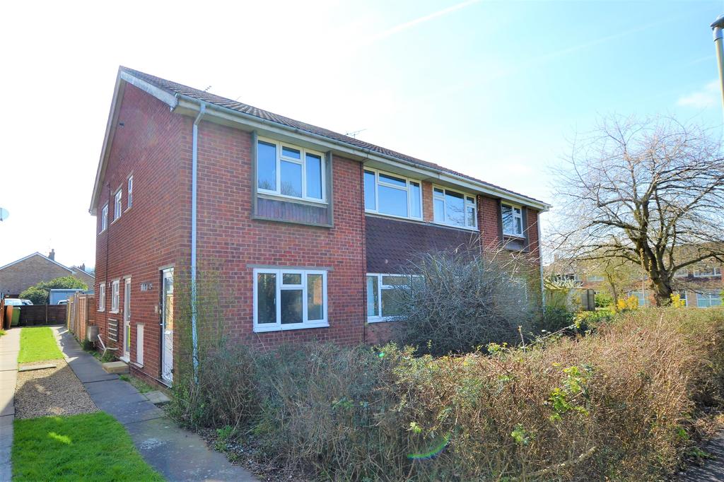 Broad Oak Way, Cheltenham, GL51 3LG 2 bed ground floor £