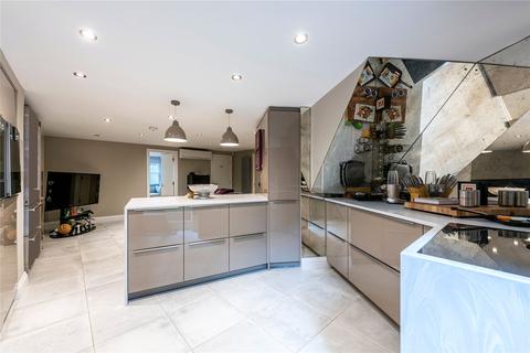32 Campden Grove, London, W8 4JQ