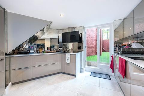 32 Campden Grove, London, W8 4JQ