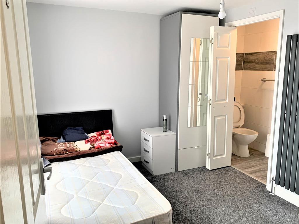 Ensuite room available to rent located on welling