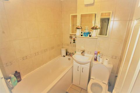 1 bedroom flat to rent, Maple Leaf Court