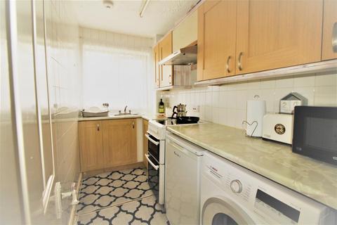 1 bedroom flat to rent, Maple Leaf Court